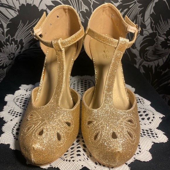 Graham street Great Gatsby t-strap gold shine heels - Picture 13 of 16